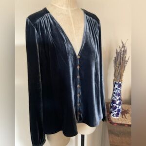 NWOT Faherty Women Black Velvet Blouse. Blend of shiny viscose and silk. X-Large